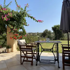 Σπίτι διακοπών House With Garden In - 10' From Center, Περατάτα